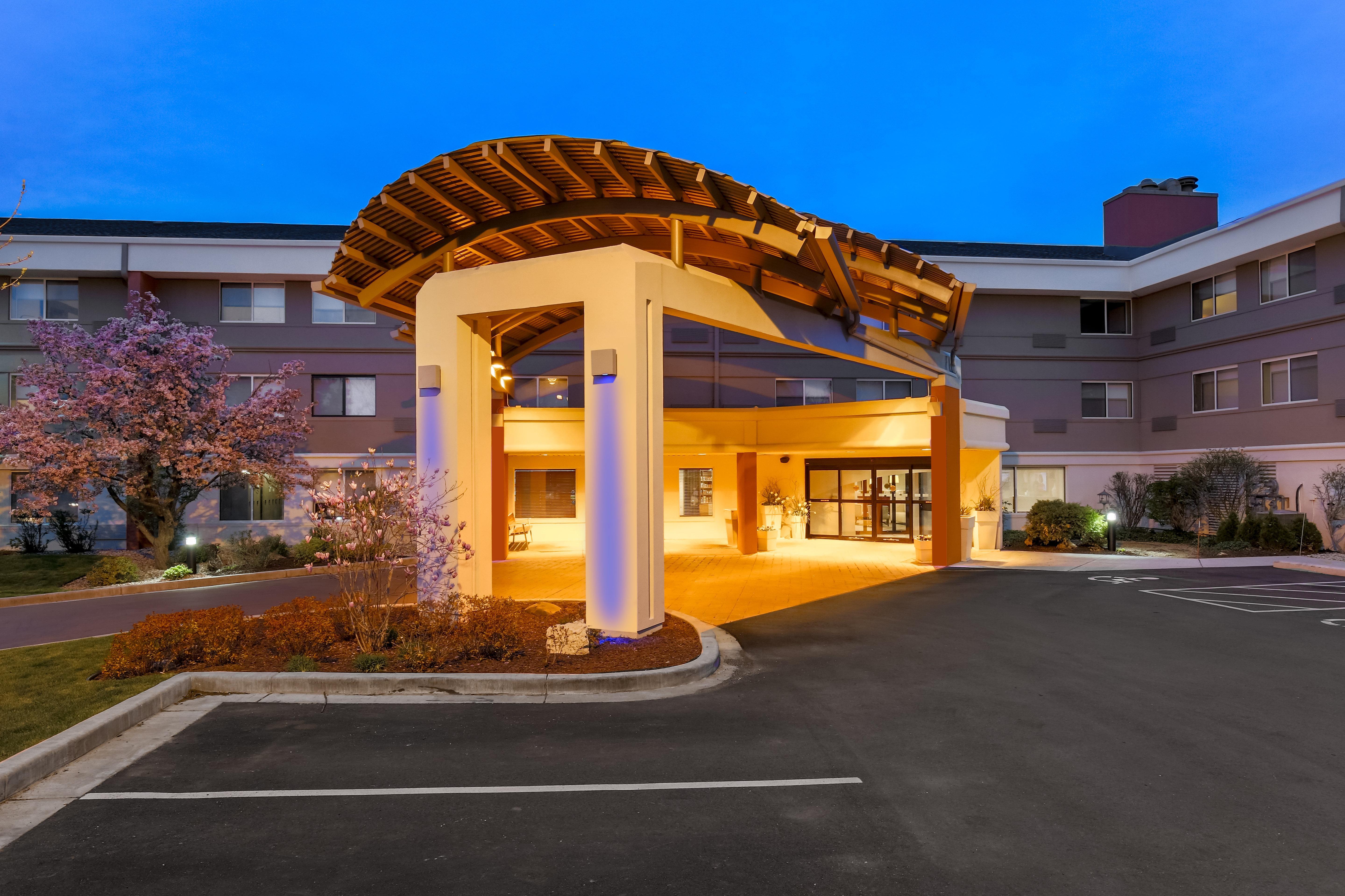 Holiday Inn Express Milwaukee - West Medical Center By Ihg Wauwatosa Exterior photo