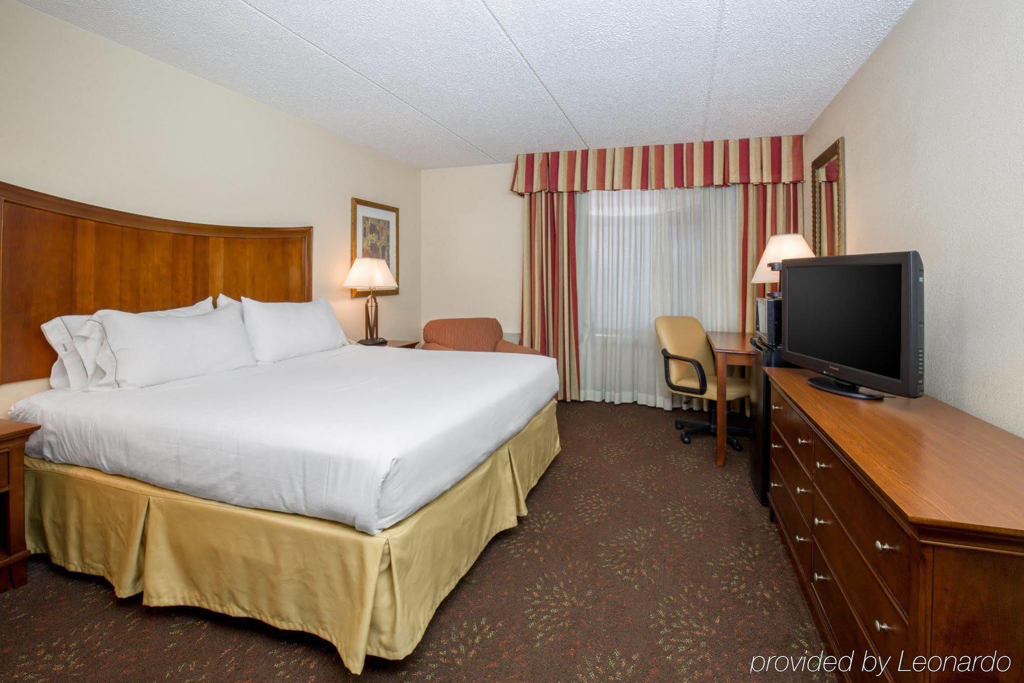 Holiday Inn Express Milwaukee - West Medical Center By Ihg Wauwatosa Exterior photo