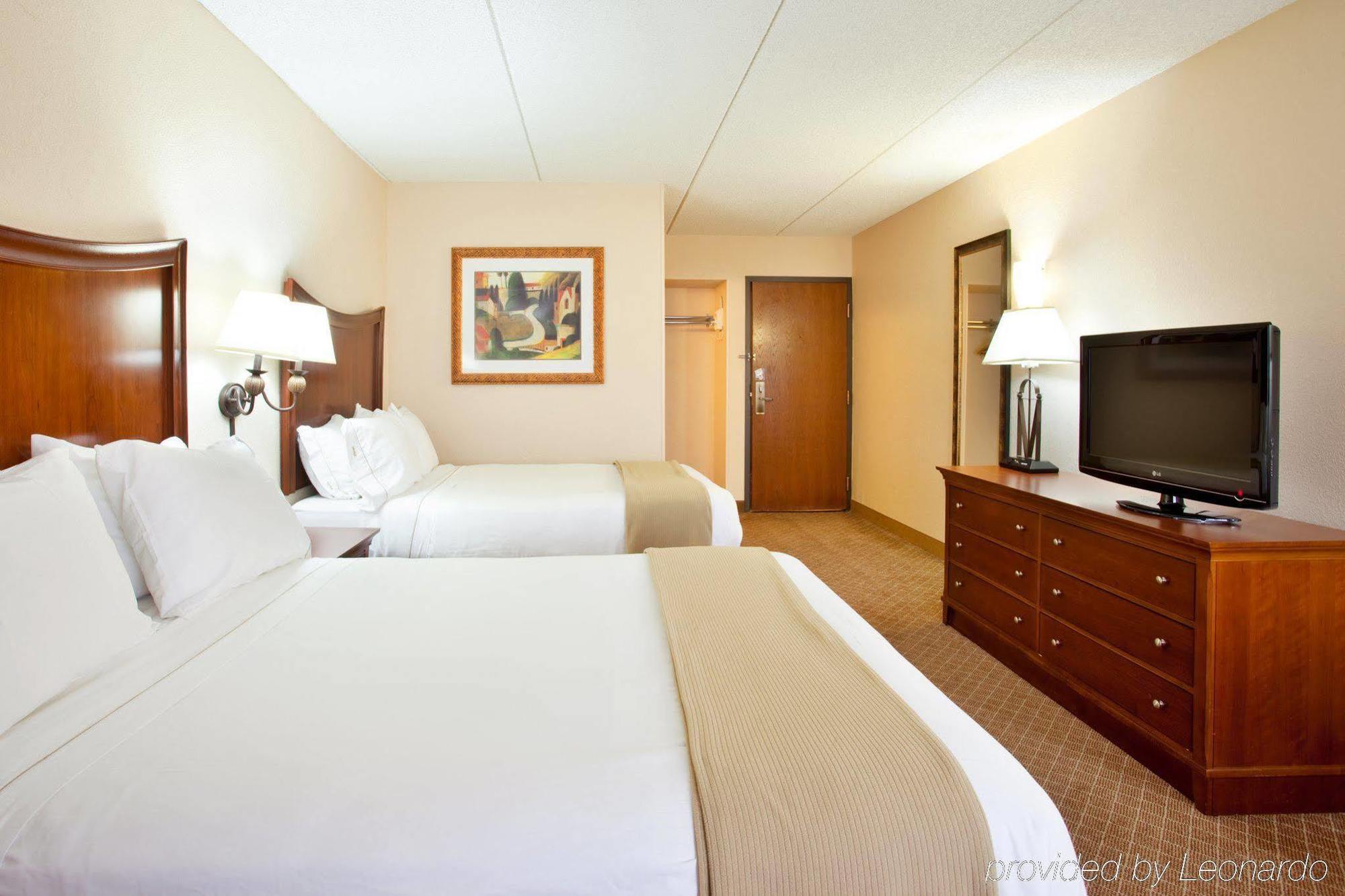 Holiday Inn Express Milwaukee - West Medical Center By Ihg Wauwatosa Exterior photo