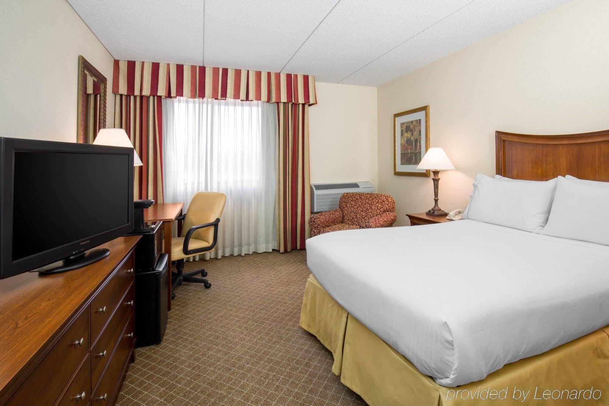 Holiday Inn Express Milwaukee - West Medical Center By Ihg Wauwatosa Exterior photo