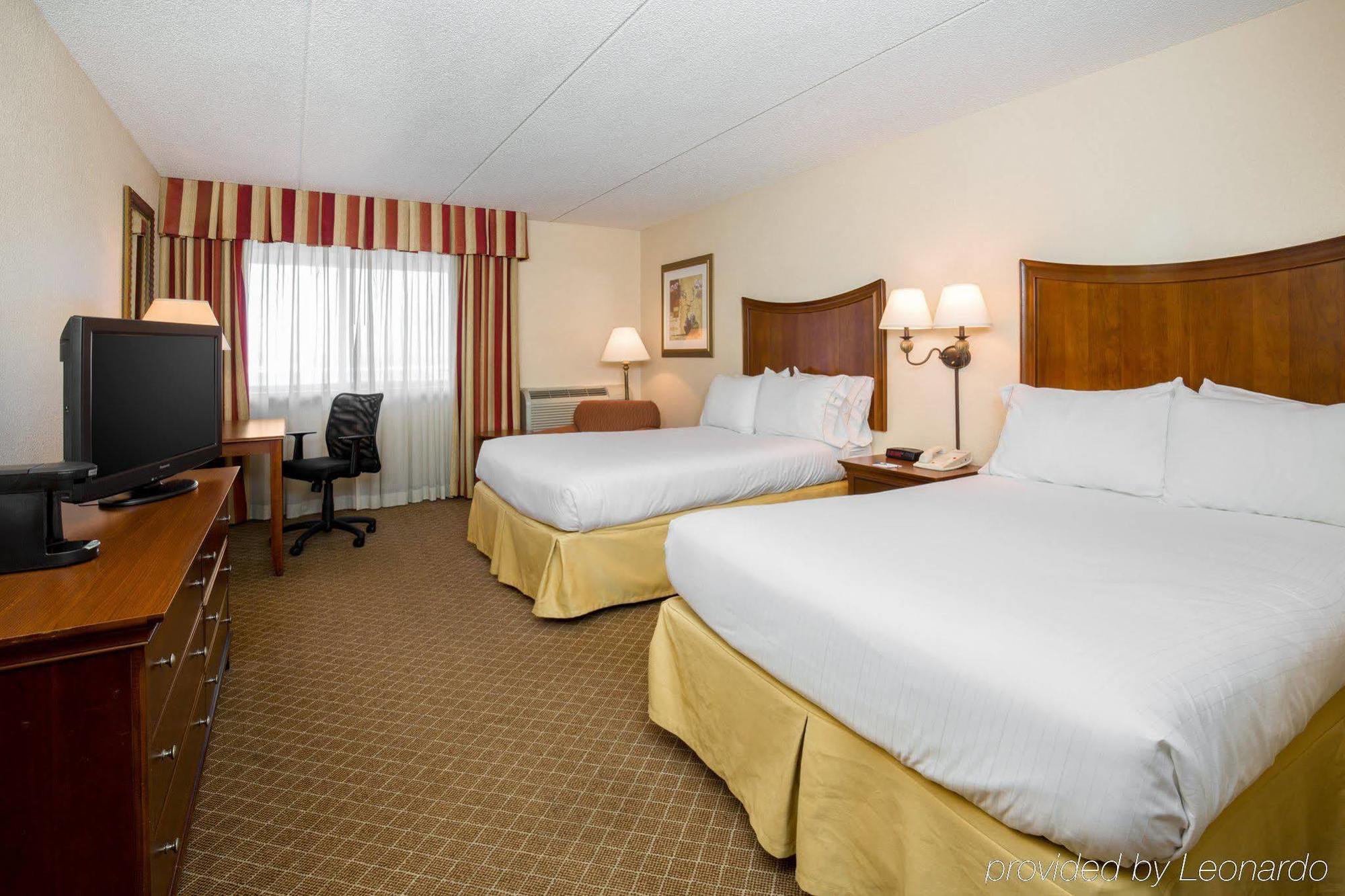 Holiday Inn Express Milwaukee - West Medical Center By Ihg Wauwatosa Exterior photo