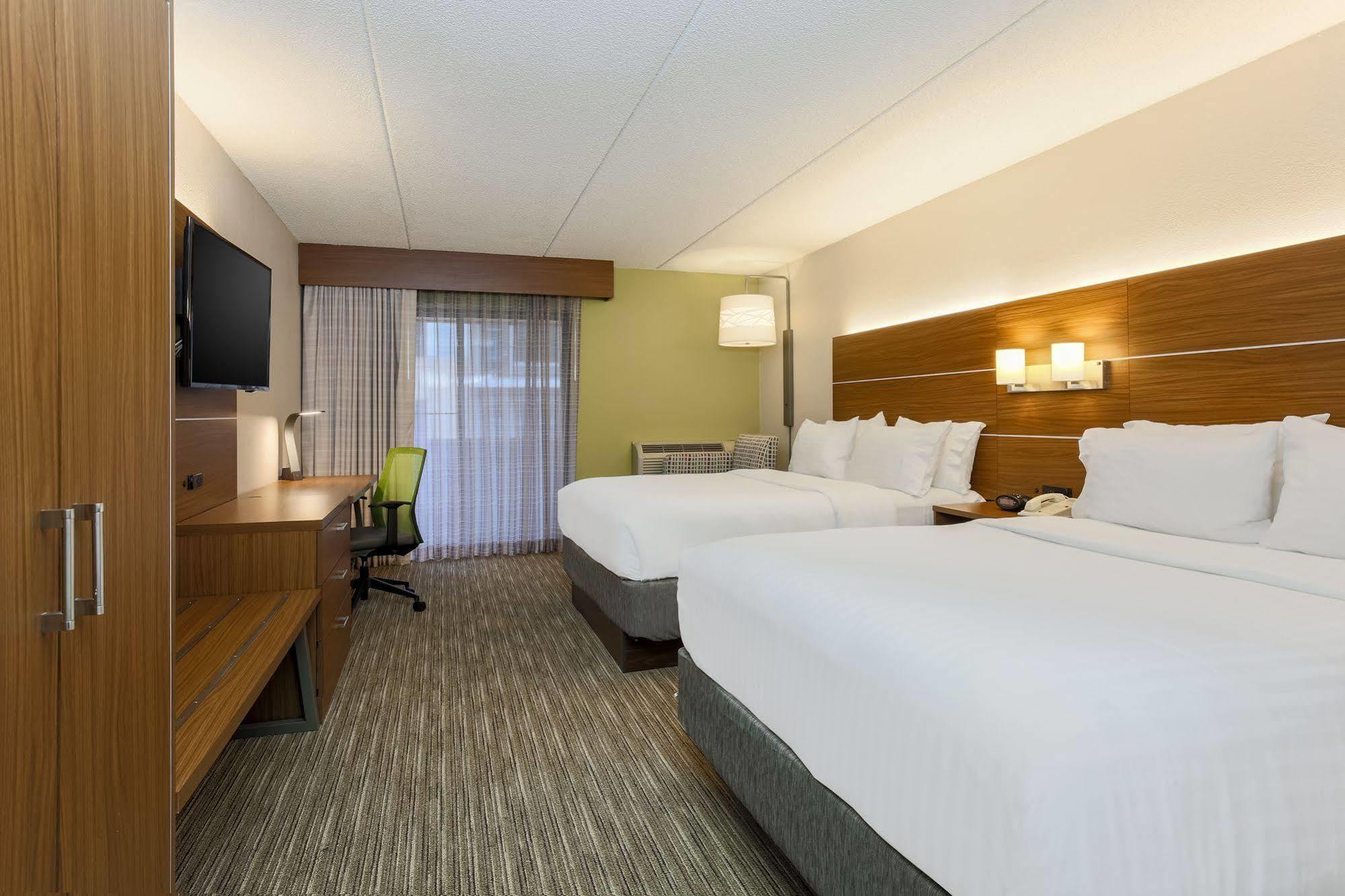 Holiday Inn Express Milwaukee - West Medical Center By Ihg Wauwatosa Exterior photo
